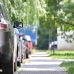 Le panneau dépose-minute : une solution efficace pour améliorer le stationnement urbain