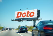 Panneau publicitaire lumineux avec logo d'entreprise en plein jour